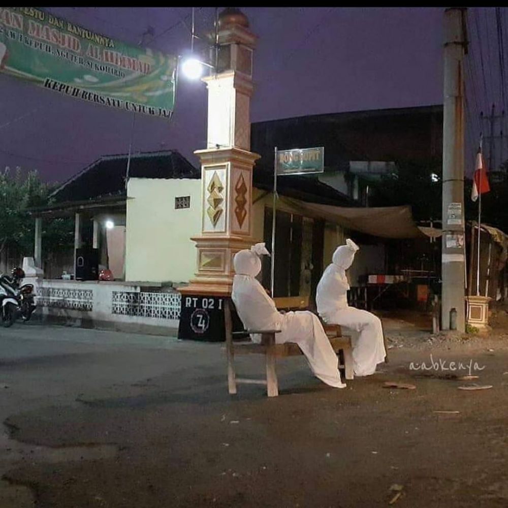 10 Potret nyeleneh hantu jadi-jadian ini bikin gagal seram