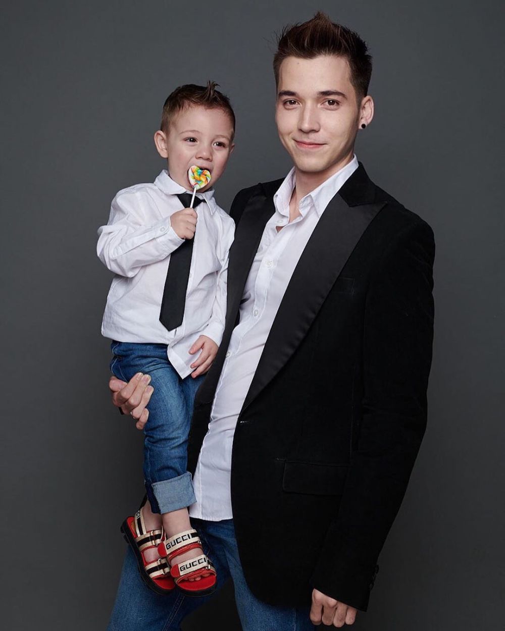 7 Gaya pemotretan Stefan William dan Baby Lucio ini elegan