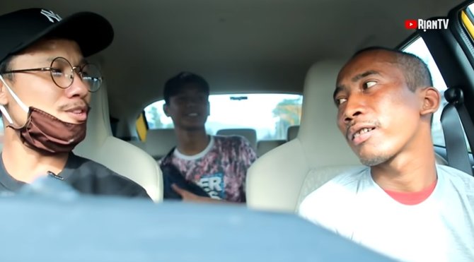 Terpisah 3 tahun, ini momen haru pria sakit jiwa berjumpa orangtua