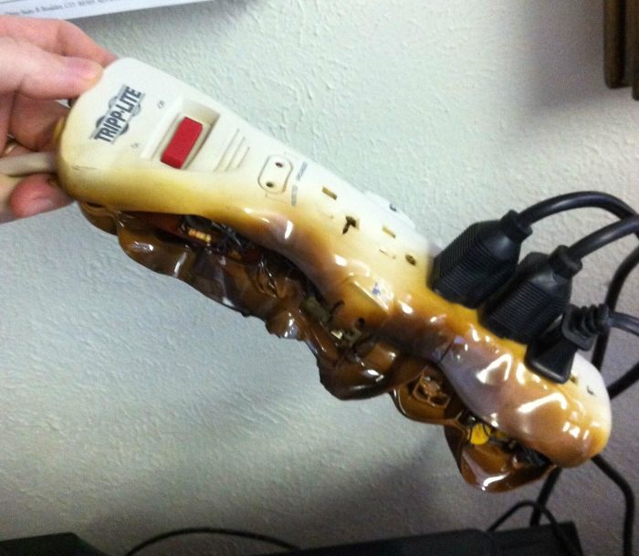 12 Momen apes saat barang elektronik rusak ini bikin gigit jari