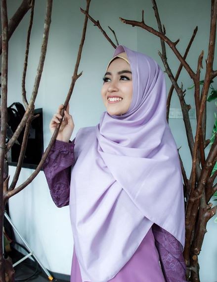 8 Pesona Nabilah eks JKT48 pakai hijab, manisnya nambah