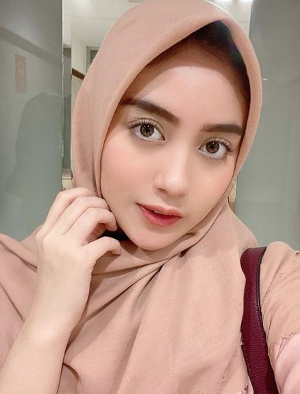 8 Pesona Nabilah eks JKT48 pakai hijab, manisnya nambah