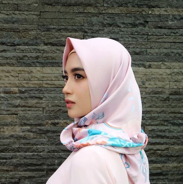 8 Pesona Nabilah eks JKT48 pakai hijab, manisnya nambah
