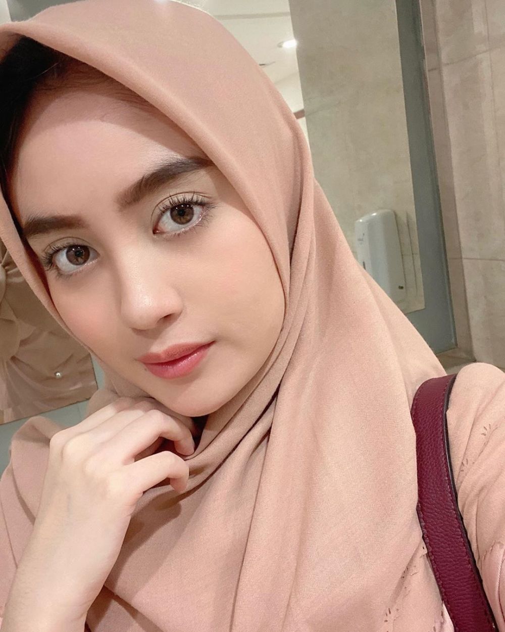 8 Pesona Nabilah eks JKT48 pakai hijab, manisnya nambah