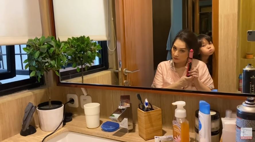 10 Potret rumah Mona Ratuliu, sempat disulap jadi studio dadakan