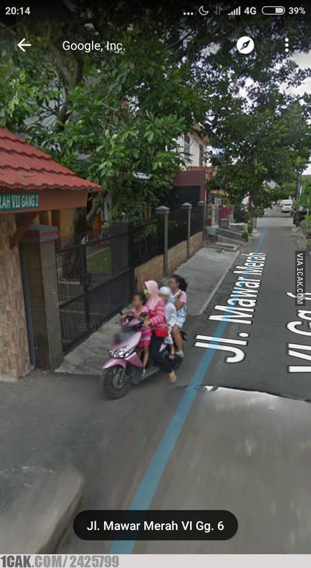 10 Momen lucu emak-emak tertangkap kamera Google Maps ini kocak