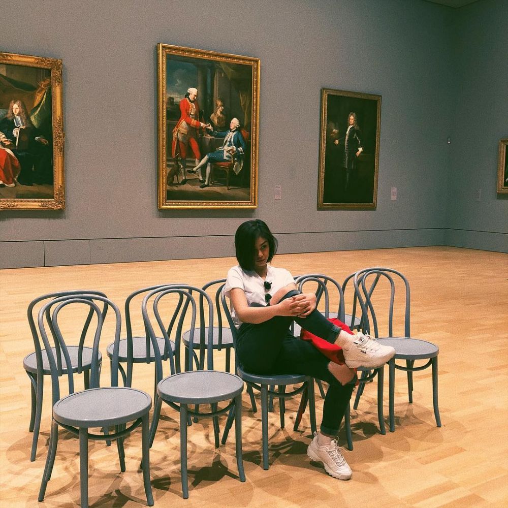 8 Potret menawan Vanesha Prescilla dengan outfit monokrom