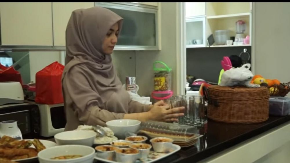 6 Momen Rezky Aditya dan Citra Kirana buka bareng keluarga besar