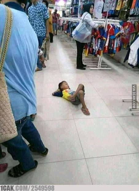 10 Momen absurd waktu belanja ini cuma emak-emak yang paham