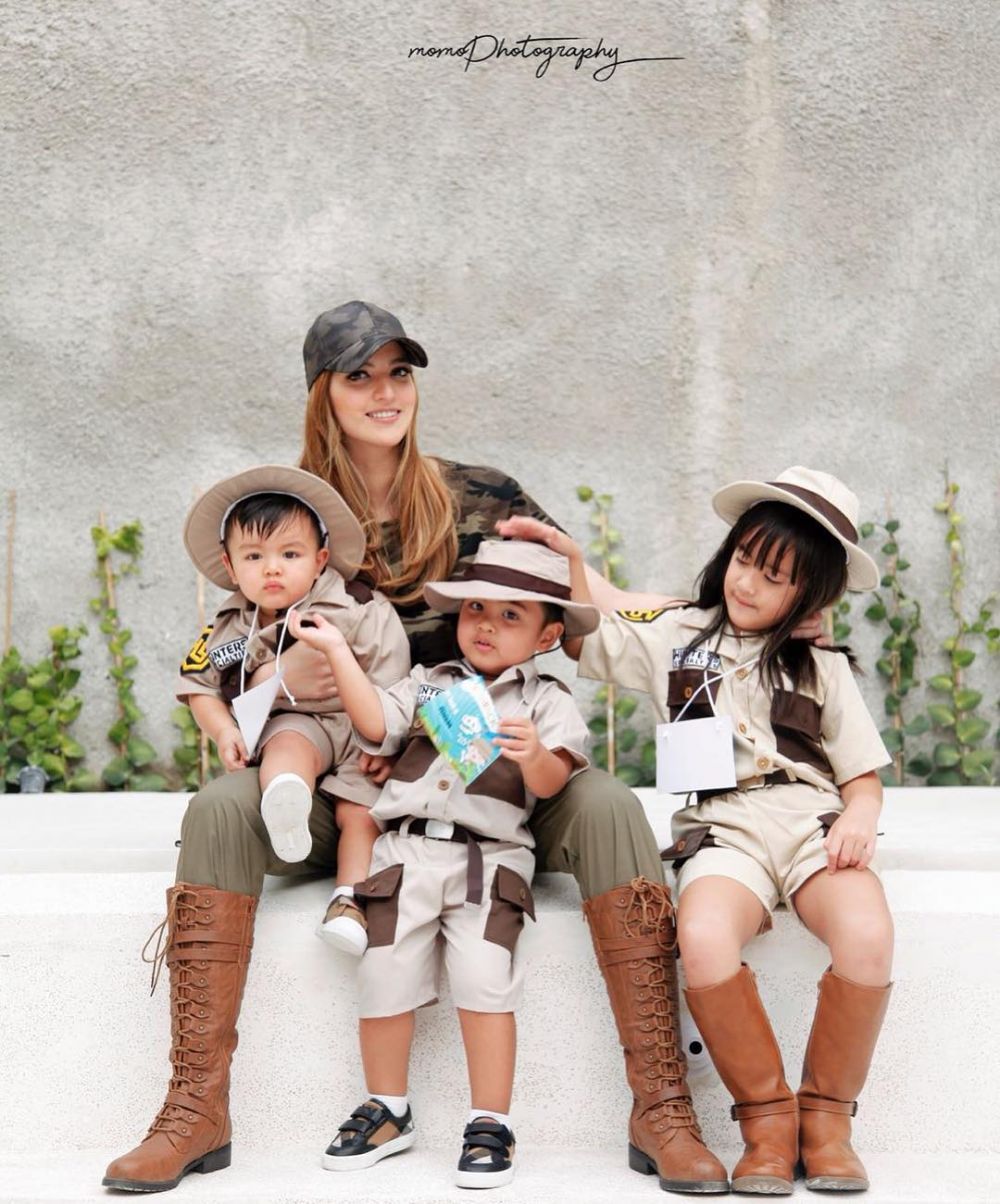 10 Seleb cantik menikah di usia belasan, ada yang 16 tahun