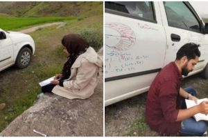 Badan mobilnya jadi papan tulis, guru di pedalaman tuai pujian