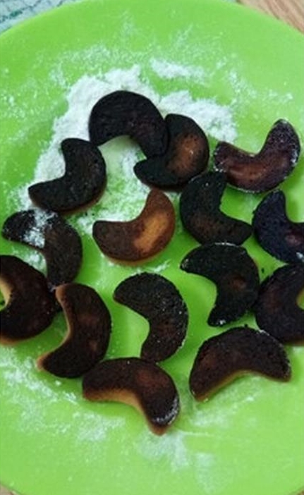 10 Potret gagal kue kering untuk Lebaran ini bikin ngakak