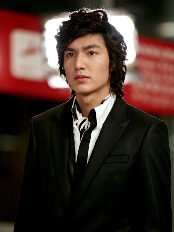 Beda 7 gaya rambut Lee Min-ho di film dan drama, karismatik