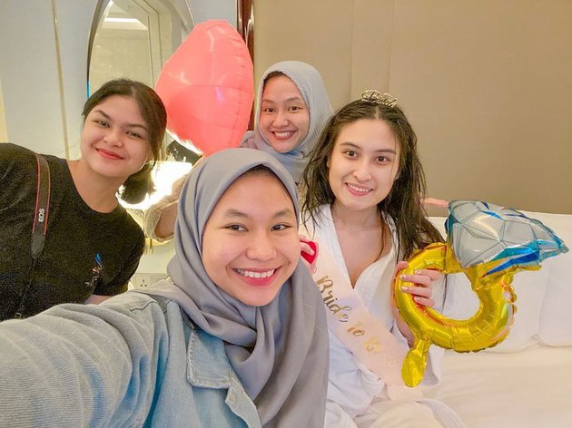 8 Pesona Hada Layalia, adik Adly Fairuz yang bersuara merdu