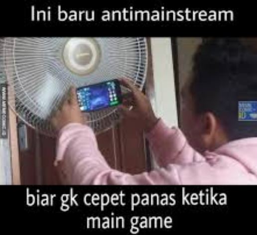 7 Meme lucu cara dinginkan HP paling cepat, ngawur abis
