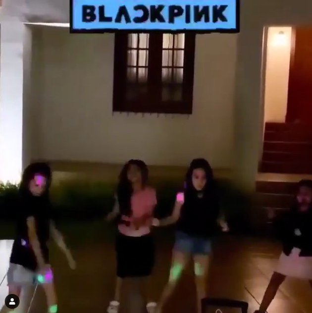 6 Momen Mikhayla anak Nia Ramadhani cover dance lagu BLACKPINK
