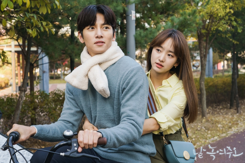 10 Potret Ji Chang-wook dan 'kekasih' di K-Drama, terbaru Kim Yoo-jung