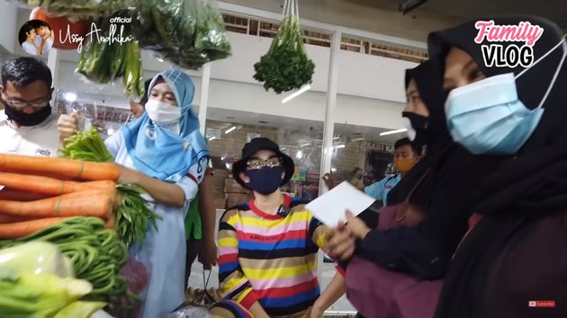 10 Momen Ussy Sulistyawati belanja sembako saat hamil besar