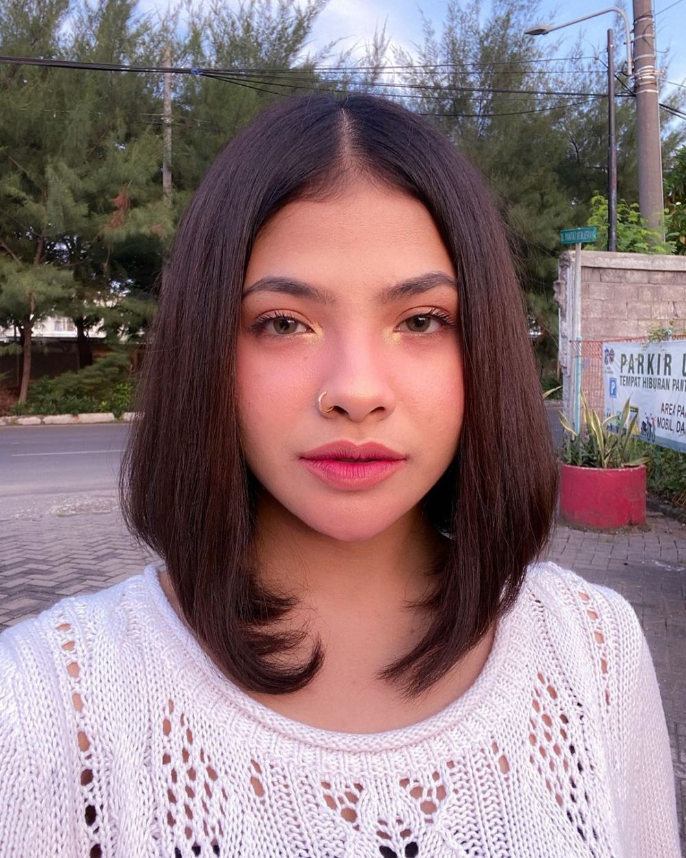 7 Gaya rambut Sara Fajira penyanyi 'Lathi', keren abis