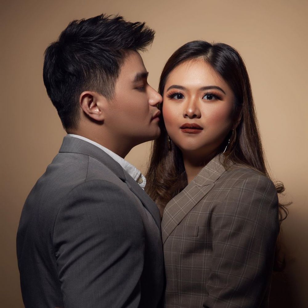 Masih pacaran, gaya mesra pemotretan 11 seleb ini jadi sorotan