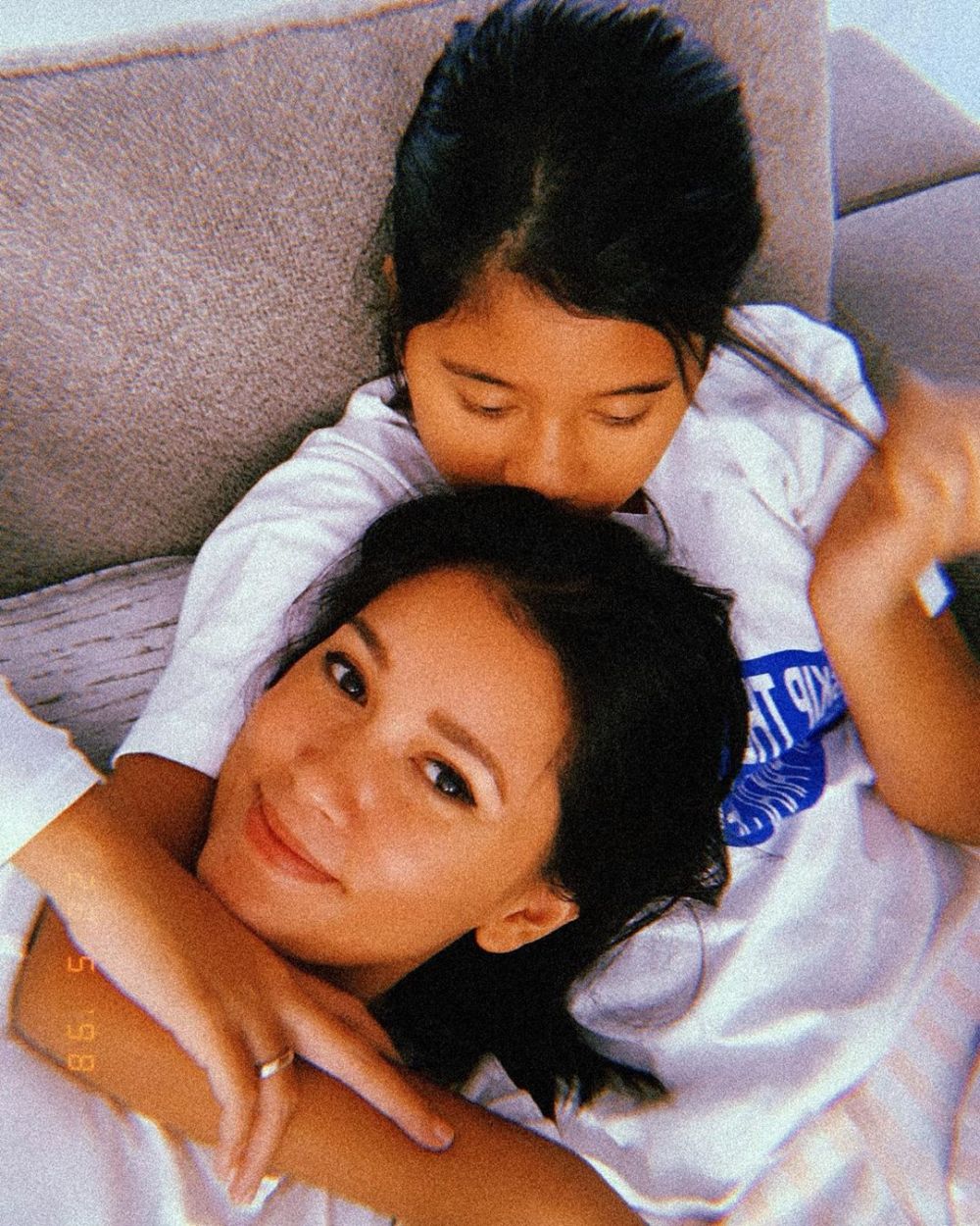 6 Momen kebersamaan Titi Rajo Bintang & anaknya, jarang tersorot