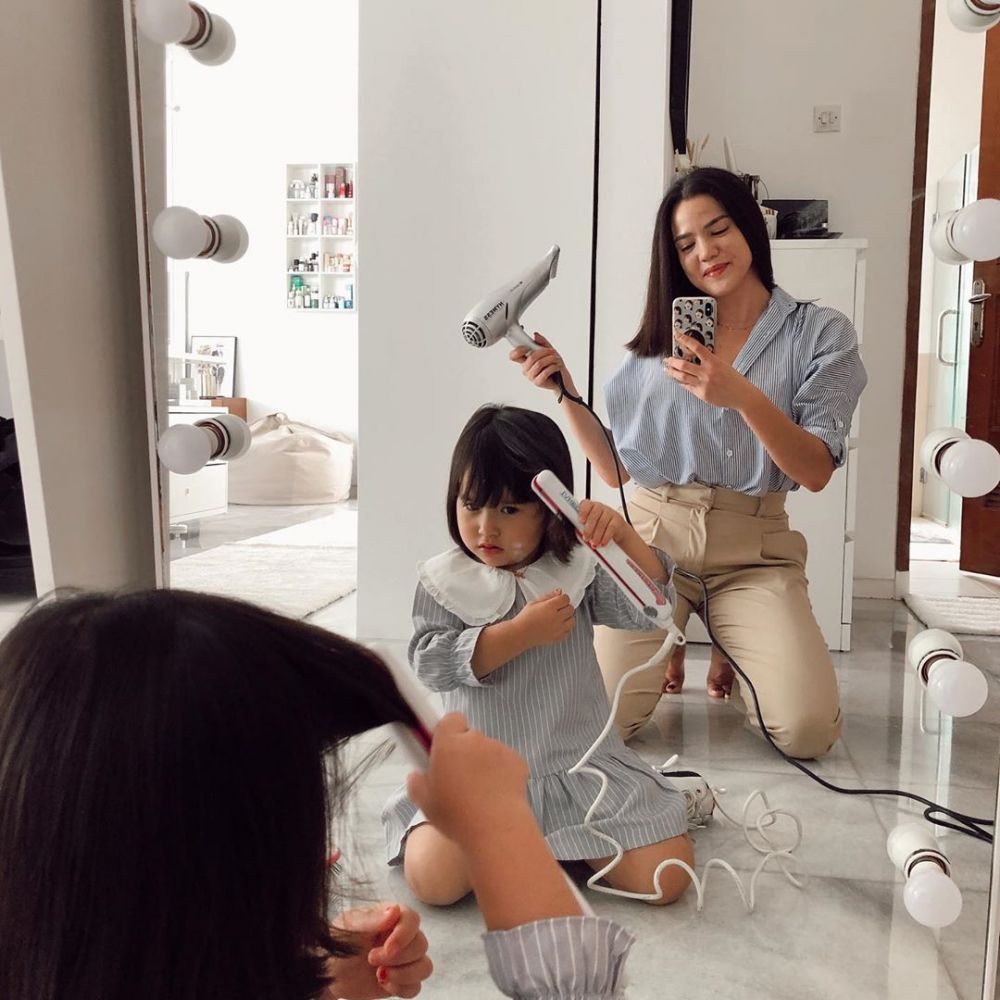 10 Gaya kompak Alice Norin dan anak, jadi inspirasi style kece