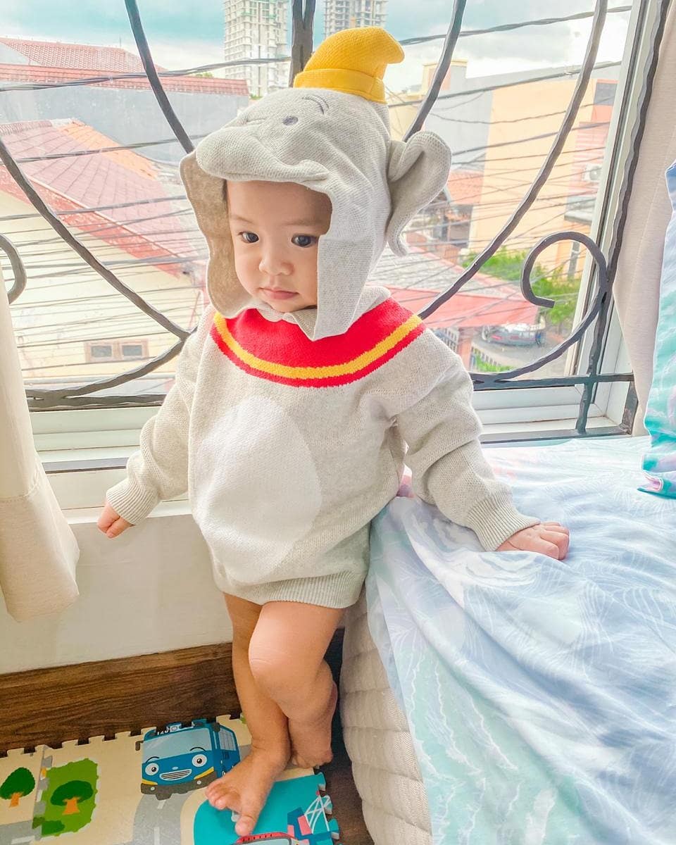 10 Gaya gemas Alea anak Raditya Dika, bukti bayi fotogenik