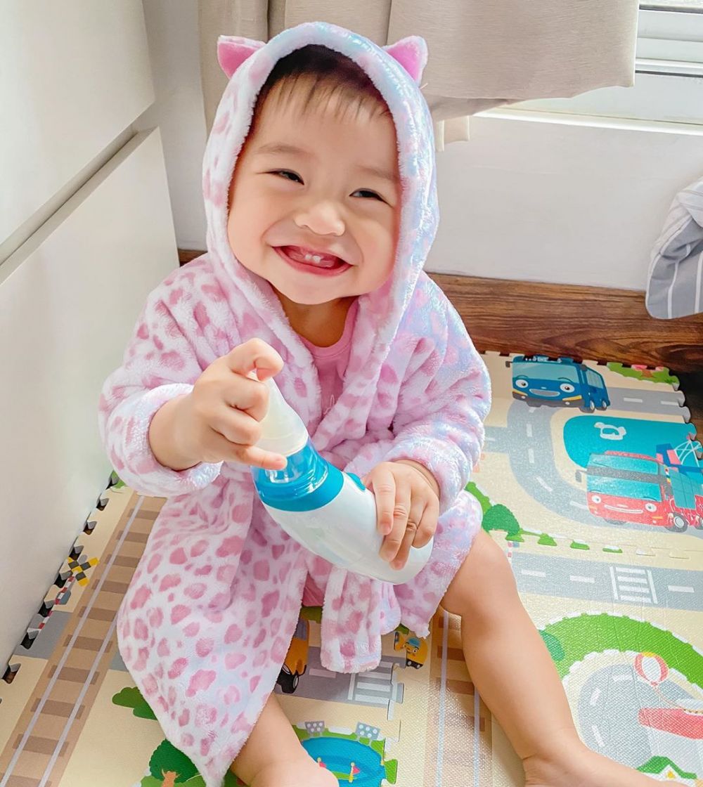 10 Gaya gemas Alea anak Raditya Dika, bukti bayi fotogenik