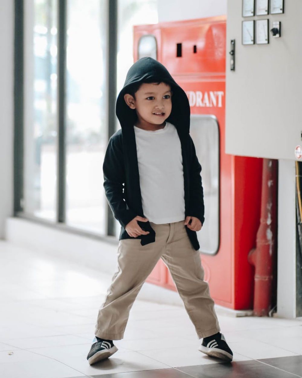 Jarang tersorot, ini 12 potret Hasan anak Fedi Nuril yang menggemaskan