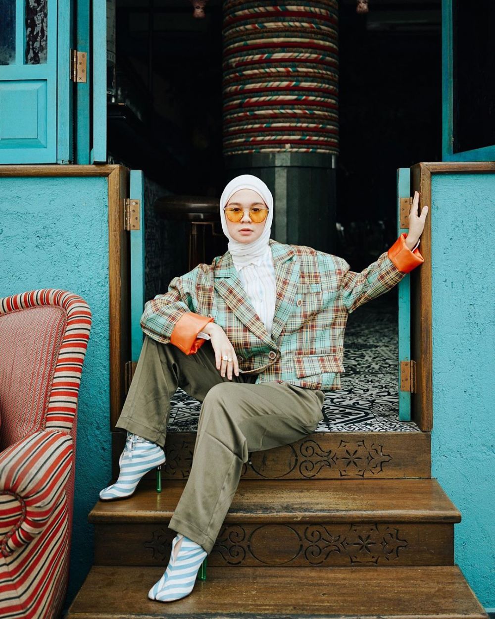 10 Ide outfit mix and match hijab ala Tantri Namirah, stylish & kece