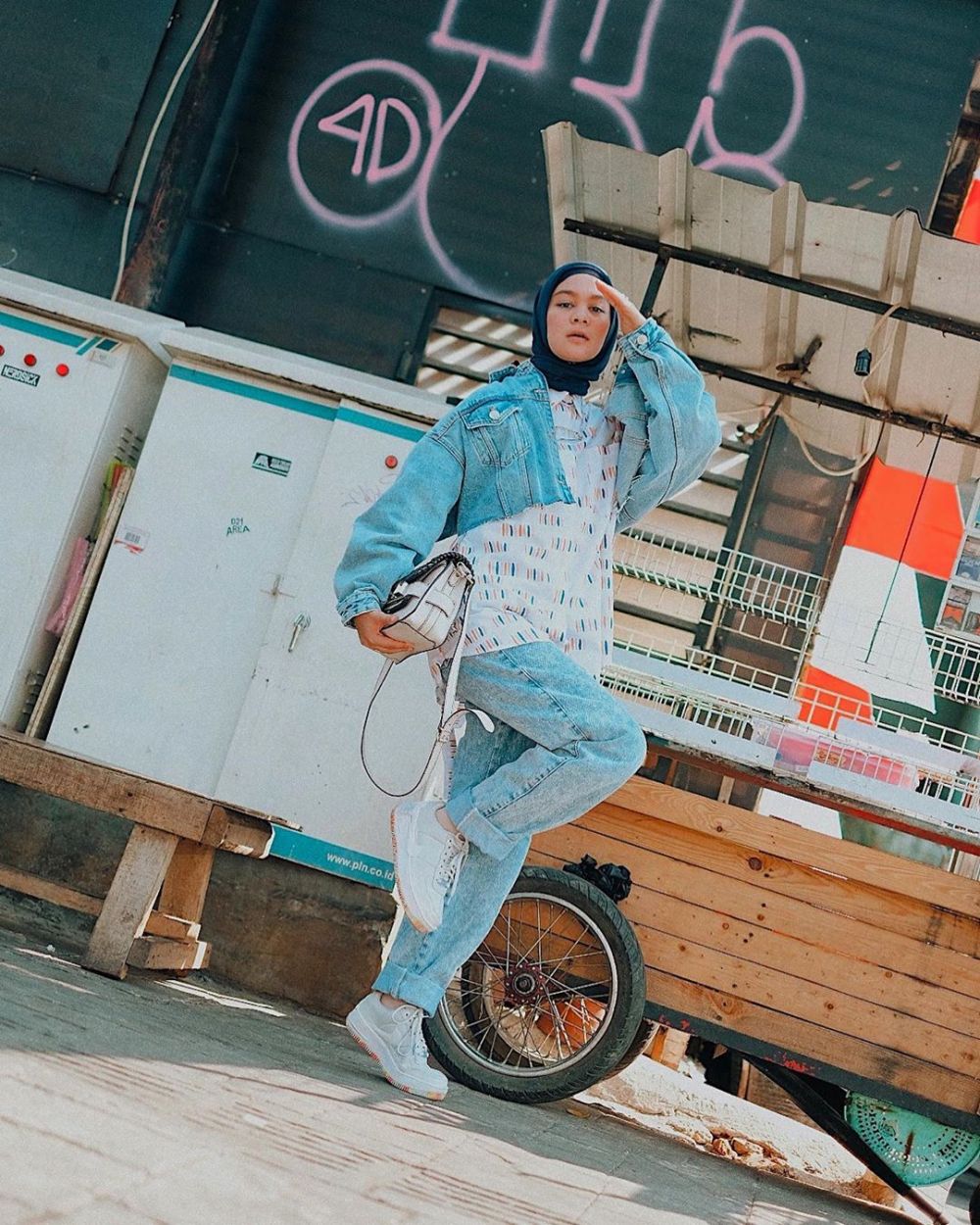 10 Ide outfit mix and match hijab ala Tantri Namirah, stylish & kece