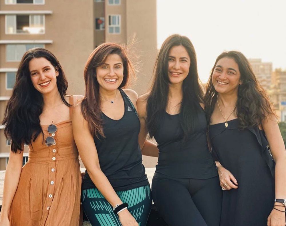 10 Momen kompak Katrina dan Isabelle Kaif, bak saudara kembar