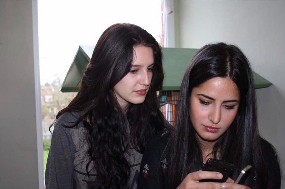 10 Momen kompak Katrina dan Isabelle Kaif, bak saudara kembar