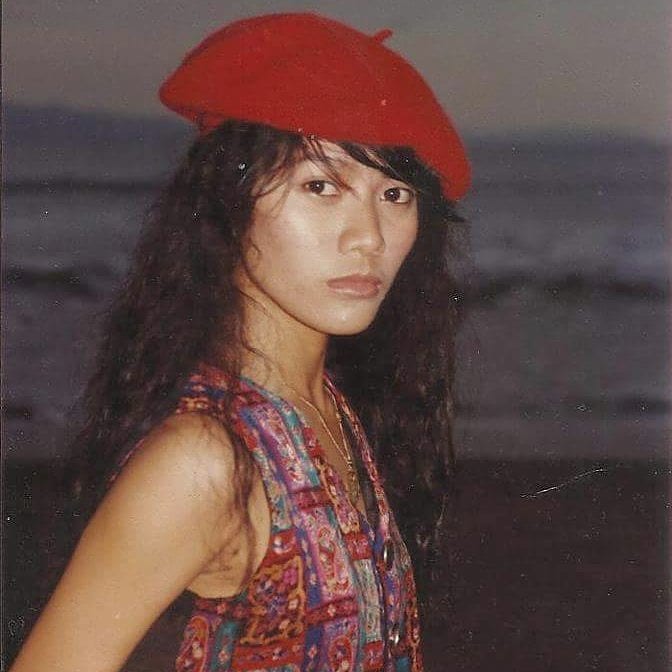 10 Potret lawas Anggun C Sasmi di awal karier, manglingi