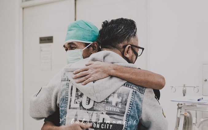 7 Momen Mona Ratuliu melahirkan anak ke-4 di tanggal & jam cantik