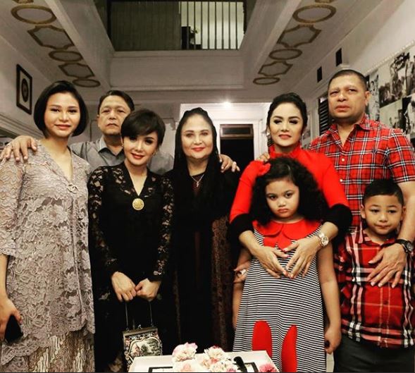 8 Momen kedekatan Raul Lemos dan ibu mertua ini kompak abis