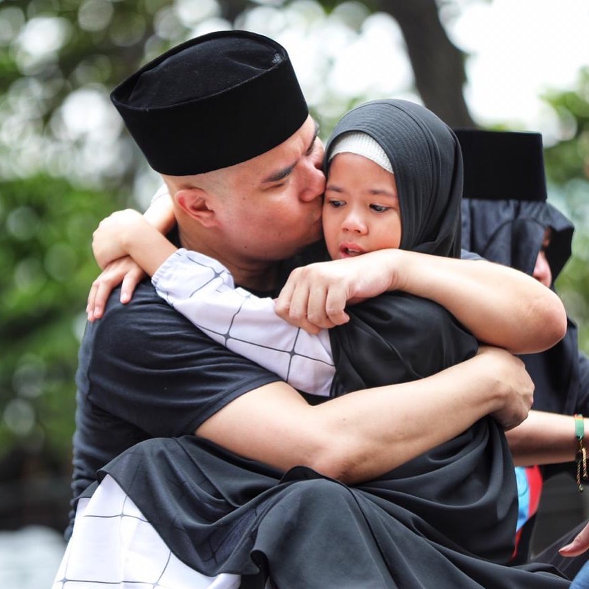 7 Potret Safeea Ahmad berkerudung, cantik seperti ibunya