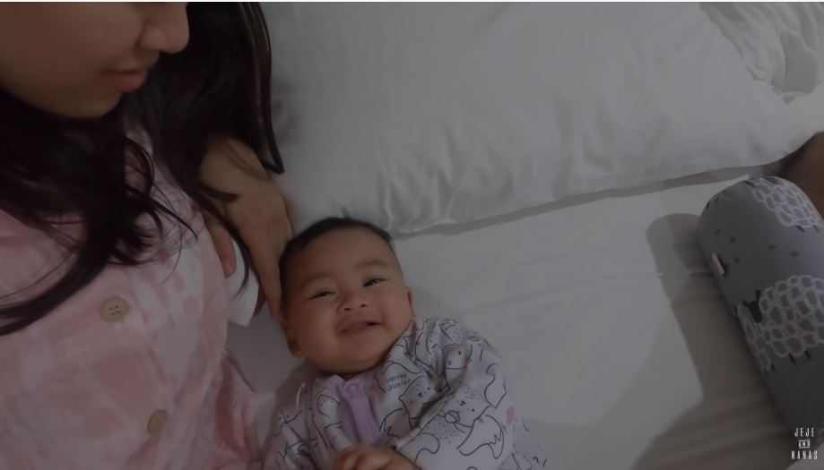 8 Momen Syahnaz & Jeje begadang tengah malam urus bayi kembar