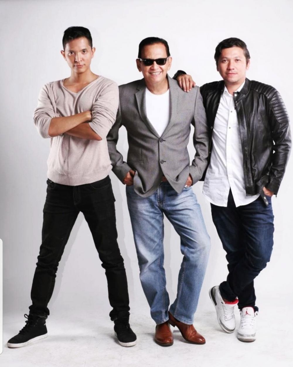 Masih stylish, 8 seleb ini ternyata sudah punya cucu