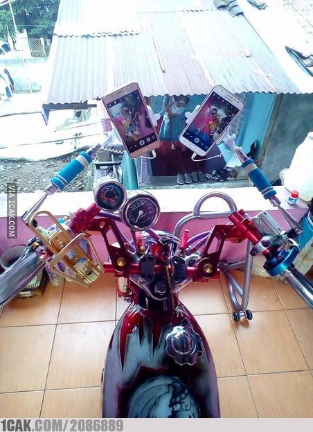 10 Penampakan lucu spion kendaraan ini bikin geleng kepala