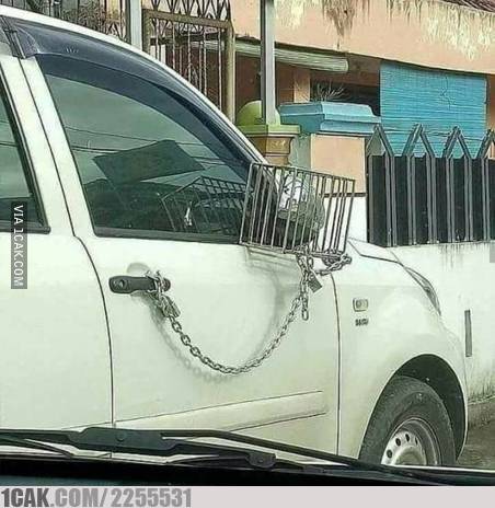 10 Penampakan lucu spion kendaraan ini bikin geleng kepala