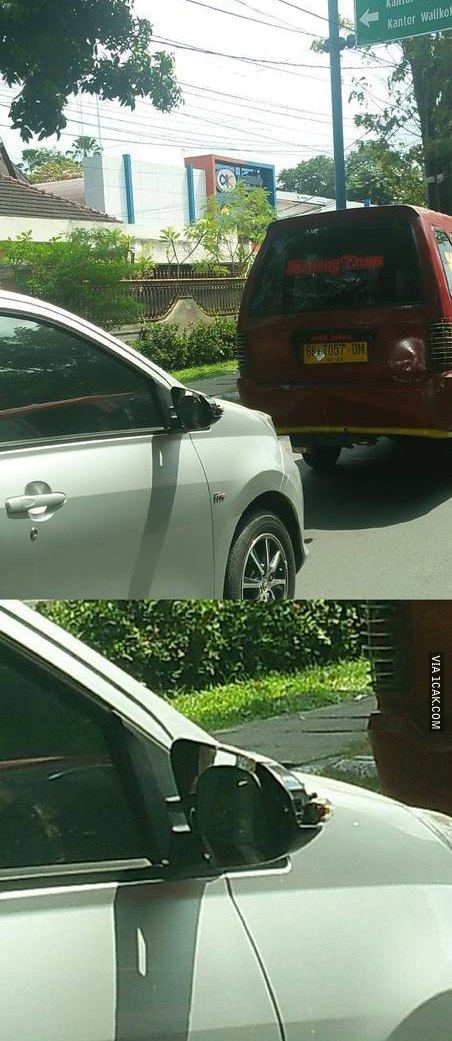 10 Penampakan lucu spion kendaraan ini bikin geleng kepala