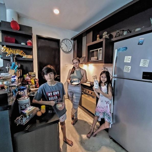 8 Penampakan rumah Wulan Guritno, halaman belakangnya instagramable