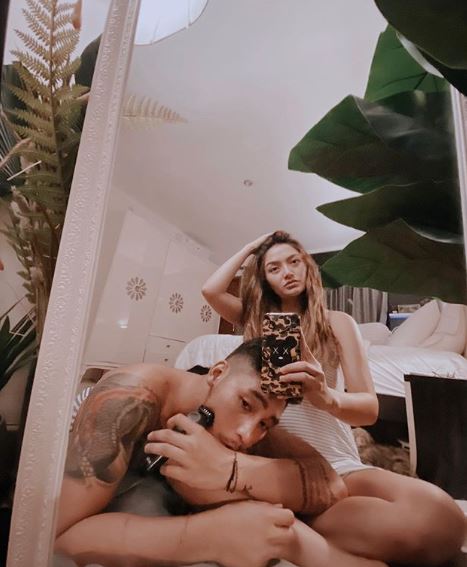 7 Penampakan rumah Siti Badriah, foto bareng suami curi perhatian