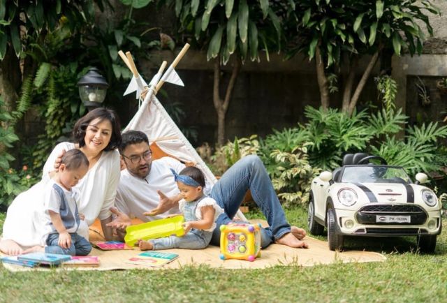 Pemotretan 8 seleb dengan anak kembarnya, penuh kehangatan