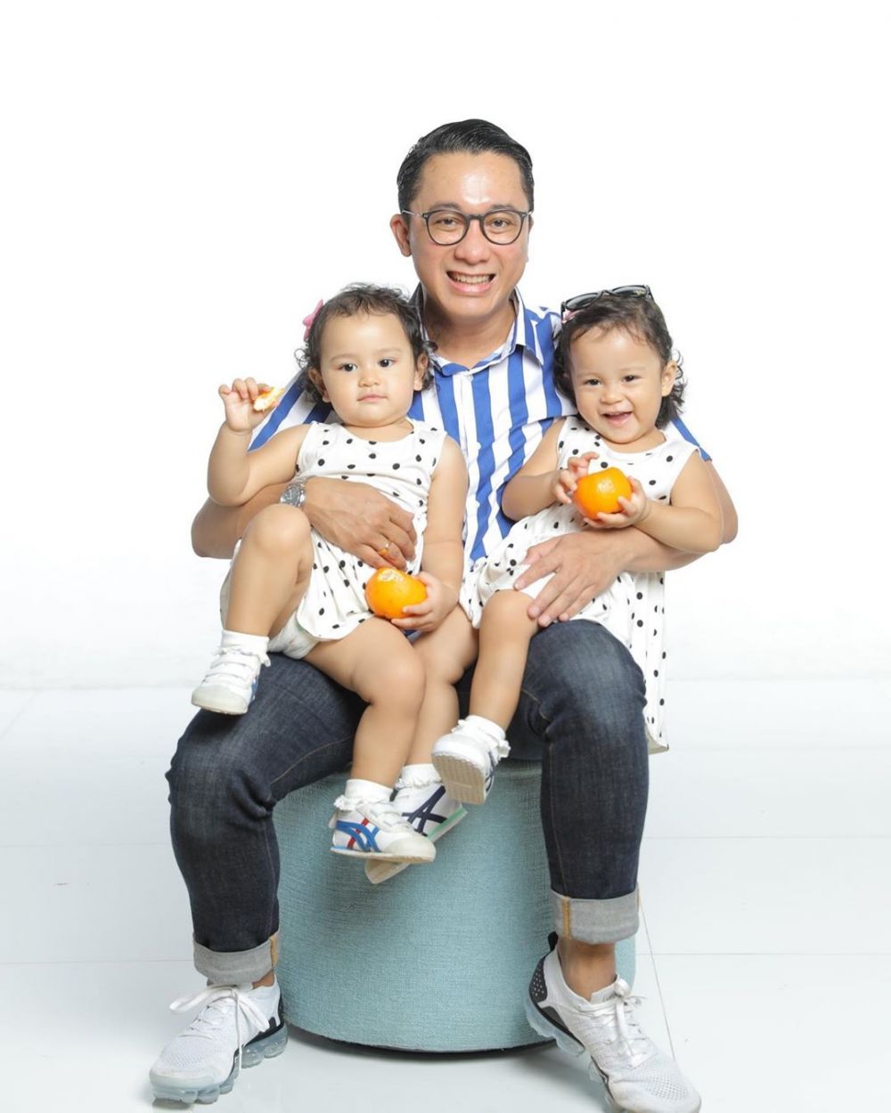 Pemotretan 8 seleb dengan anak kembarnya, penuh kehangatan