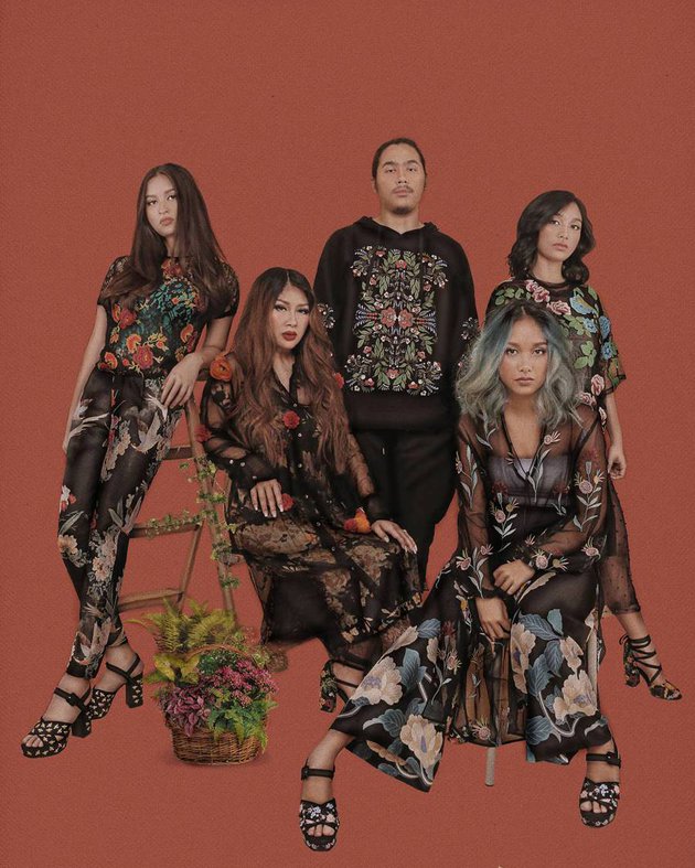 Pemotretan 8 seleb dengan anak kembarnya, penuh kehangatan