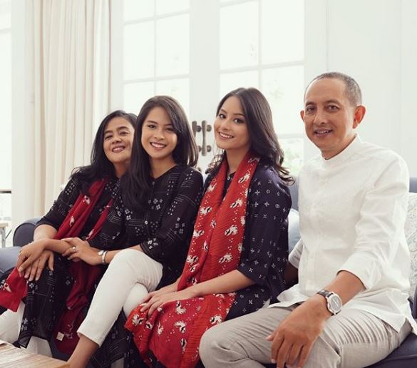 Jarang terekspos, ini 10 momen hangat Maudy Ayunda bareng keluarga