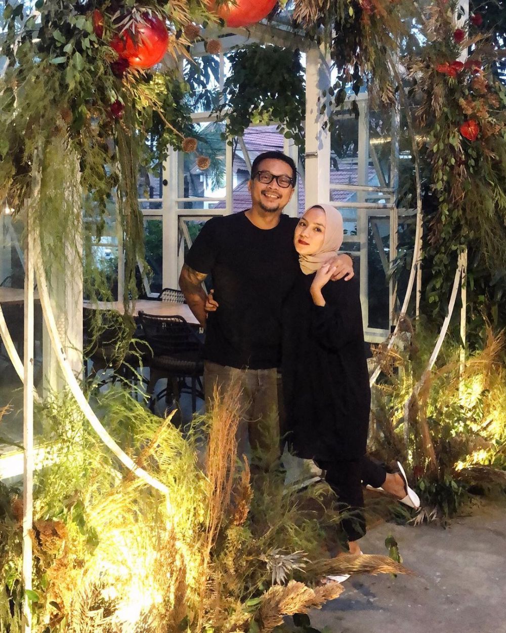 5 Seleb ini jatuh ke pelukan pria kaya usai bercerai di usia muda