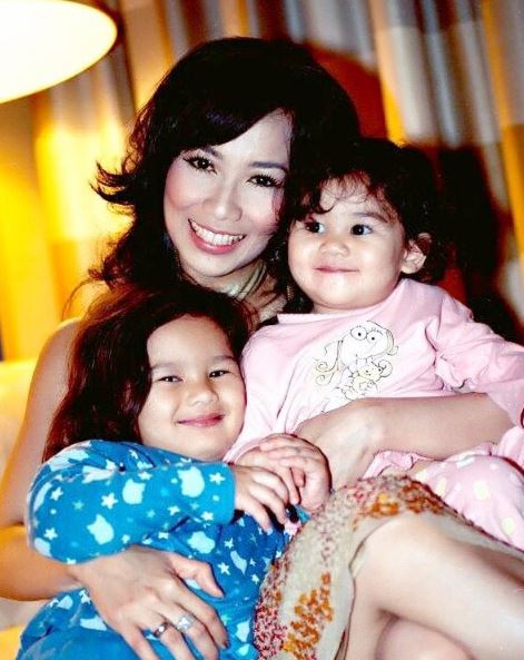 8 Potret masa kecil Zahwa dan Aaliyah Massaid, bikin gemes
